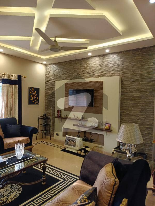 ماڈل ٹاؤن لاہور میں 5 کمروں کا 2 کنال مکان 7.0 لاکھ میں کرایہ پر دستیاب ہے۔