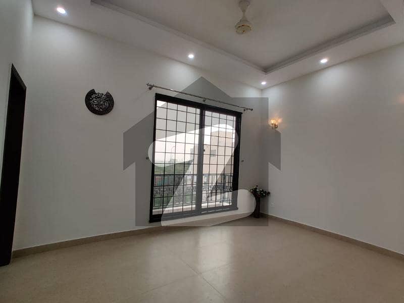 Prime Location Upper Portion In Bankers Avenue Cooperative Housing Society For rent