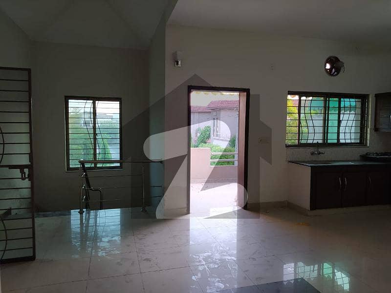 10 MARLA 4 BEDROOMS SD HOUSE AVAILABLE FOR SALE