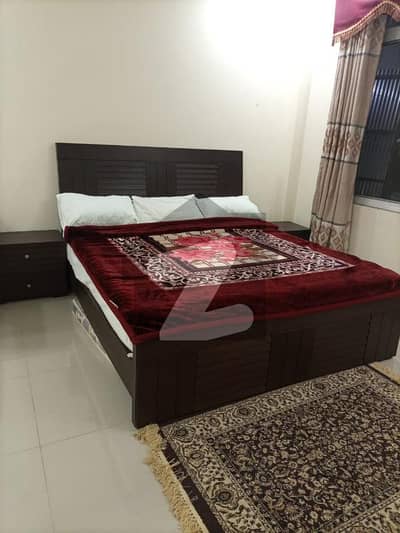 1bed seat sharing for rent for female in i8