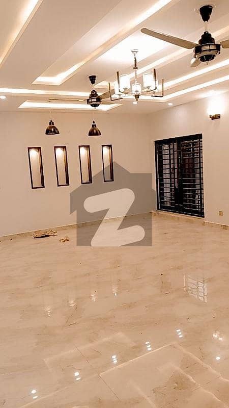 10 Marla House Avaialable For Rent in Bahria Town Lahore