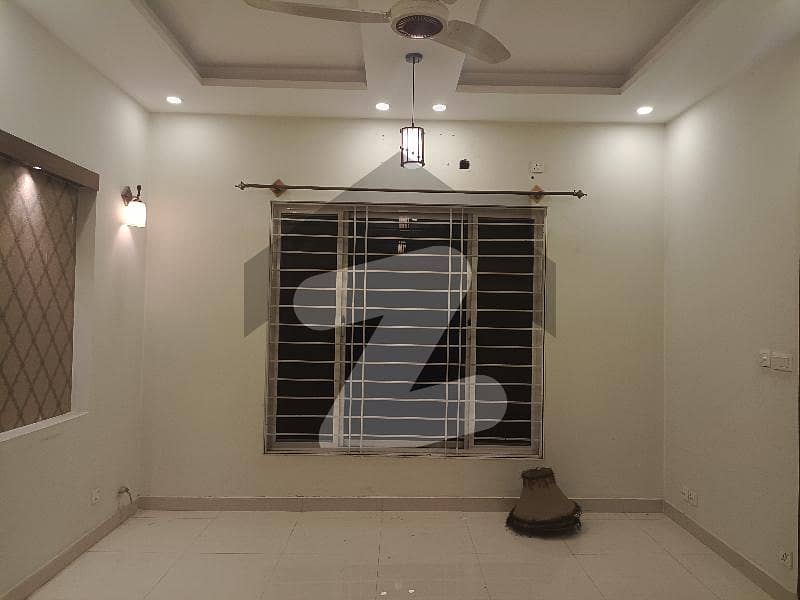 bahria town phase 4 10 marla brend new hauos for rent