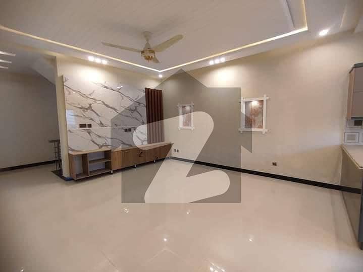 بحریہ ٹاؤن فیز 8 بحریہ ٹاؤن راولپنڈی,راولپنڈی میں 5 کمروں کا 7 مرلہ مکان 75.0 ہزار میں کرایہ پر دستیاب ہے۔
