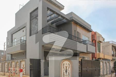 10 Marla Corner House For SALE In Wapda Town Phase 1