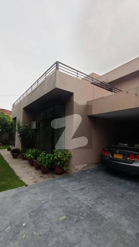 گلبرگ لاہور میں 5 کمروں کا 1 کنال مکان 3.0 لاکھ میں کرایہ پر دستیاب ہے۔