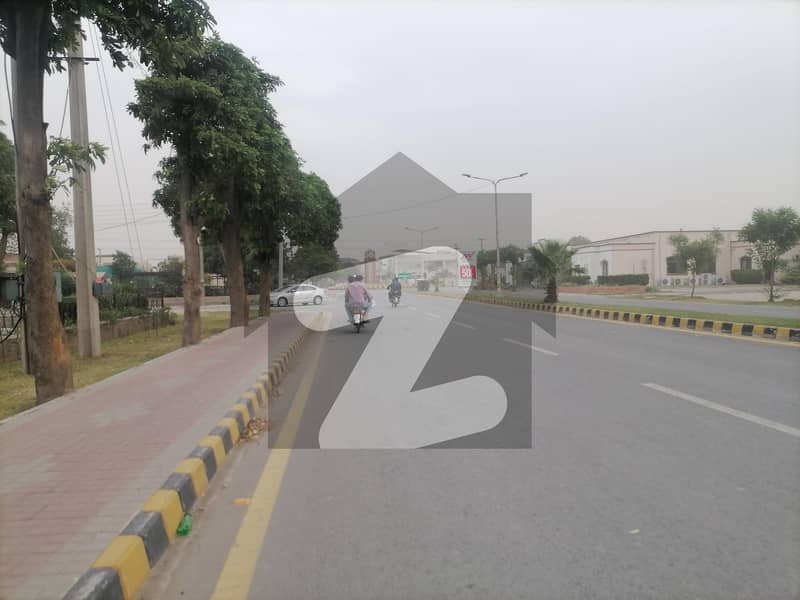 ای ایم ای سوسائٹی ۔ بلاک ڈی ای ایم ای سوسائٹی,لاہور میں 10 مرلہ رہائشی پلاٹ 2.0 کروڑ میں برائے فروخت۔