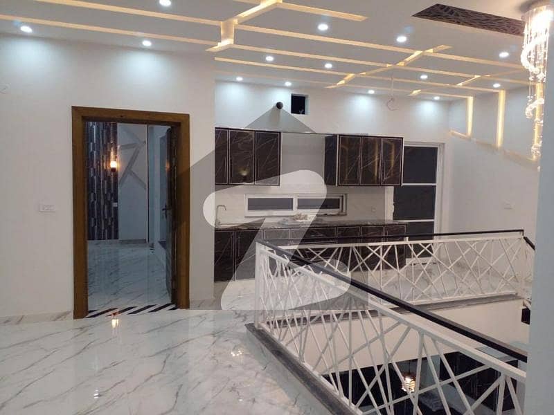 النور گارڈن فیصل آباد میں 4 کمروں کا 6 مرلہ مکان 2.15 کروڑ میں برائے فروخت۔