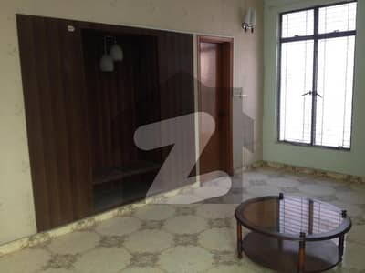 ماڈل ٹاؤن ایکسٹینشن ماڈل ٹاؤن,لاہور میں 5 کمروں کا 1 کنال مکان 2.75 لاکھ میں کرایہ پر دستیاب ہے۔
