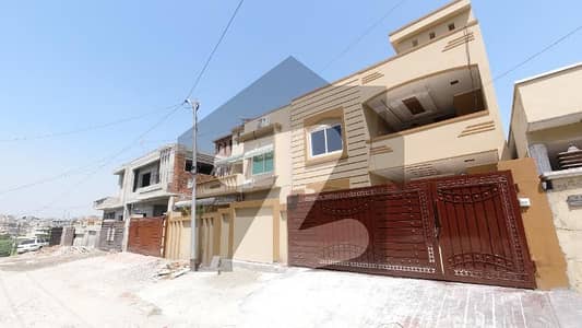گلشن آباد سیکٹر 3 گلشن آباد,راولپنڈی میں 6 کمروں کا 10 مرلہ مکان 2.7 کروڑ میں برائے فروخت۔