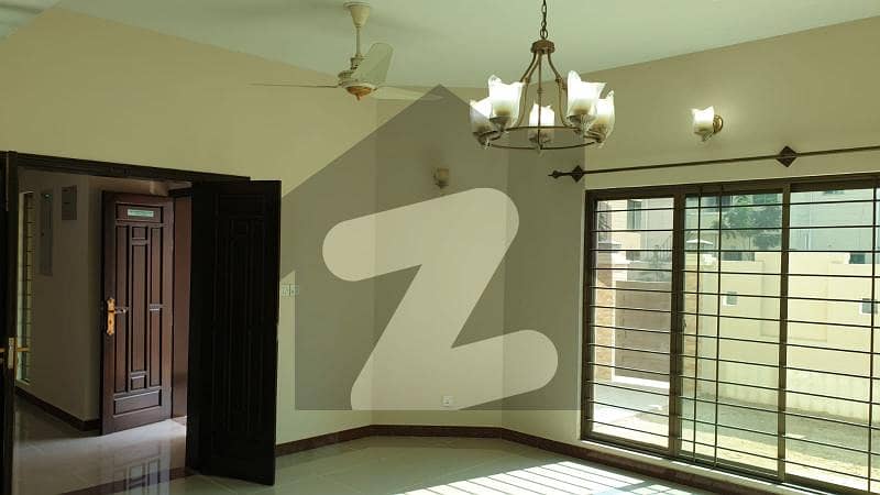 NEXT TO CORNER 428 Square Yards House In Askari 5 - Sector H AVAILABLE FOR SALE