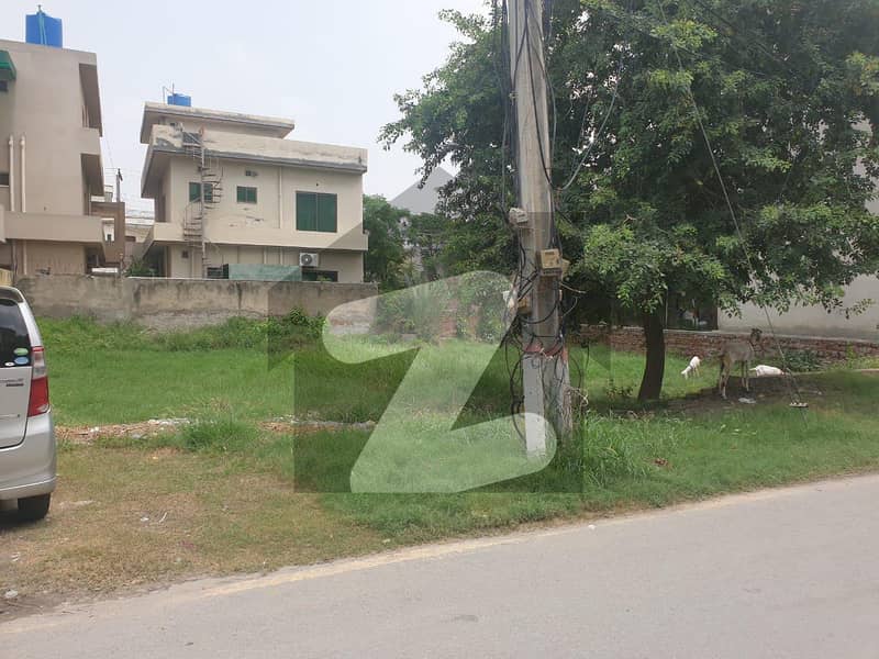 سنی پارک لاہور میں 10 مرلہ رہائشی پلاٹ 2.05 کروڑ میں برائے فروخت۔
