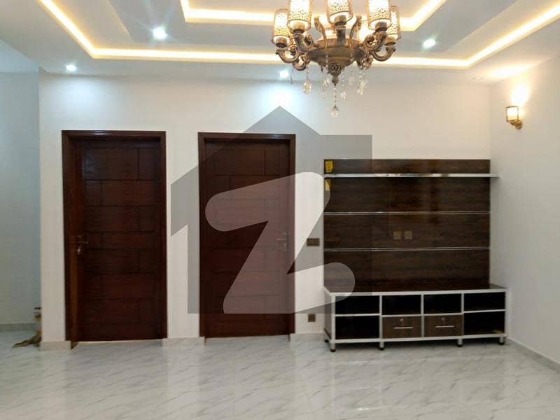 جوبلی ٹاؤن ۔ بلاک ڈی جوبلی ٹاؤن,لاہور میں 6 کمروں کا 7 مرلہ مکان 2.35 کروڑ میں برائے فروخت۔