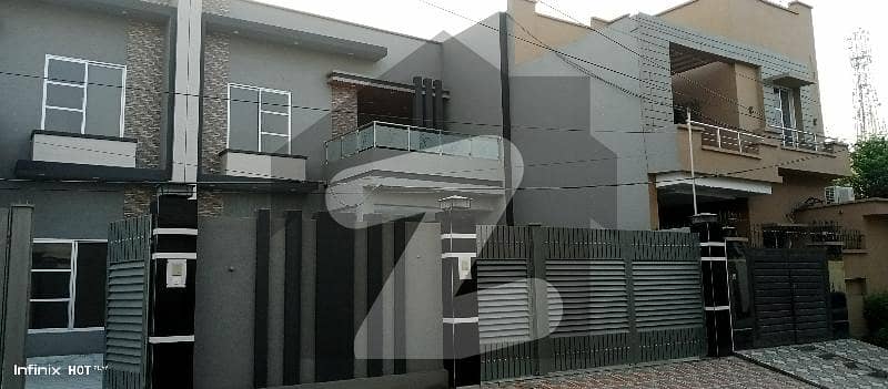 زکریا ٹاؤن ملتان میں 4 کمروں کا 9 مرلہ مکان 2.0 کروڑ میں برائے فروخت۔