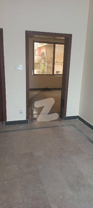 یونیورسٹی روڈ پشاور میں 3 کمروں کا 8 مرلہ فلیٹ 60.0 ہزار میں کرایہ پر دستیاب ہے۔