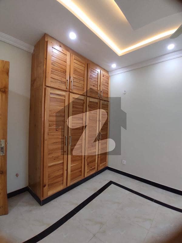 30x70 upper portion for rent in G-13 Islamabad