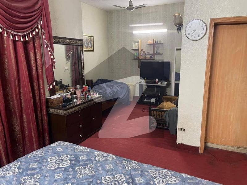 کیولری گراؤنڈ لاہور میں 3 کمروں کا 15 مرلہ بالائی پورشن 70.0 ہزار میں کرایہ پر دستیاب ہے۔
