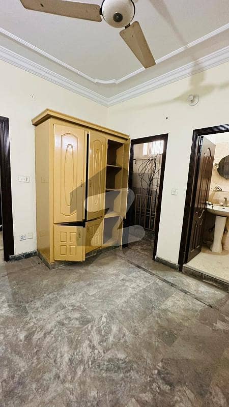 مری روڈ راولپنڈی میں 2 کمروں کا 2 مرلہ دفتر 65.0 لاکھ میں برائے فروخت۔