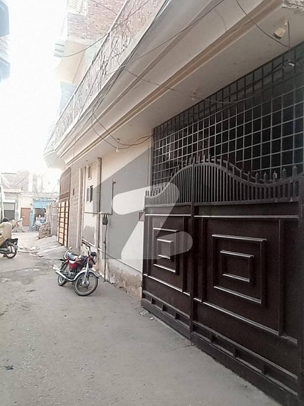 Well furnished House
Allah Shafi Chowk, street 6, near Workers welfare School. 
Two Beds, Store , Kitchen, Open roof, Girraj, 
Street 12 ft. 
Total Five houses in Street. Closed from Other side. . 
corner property.