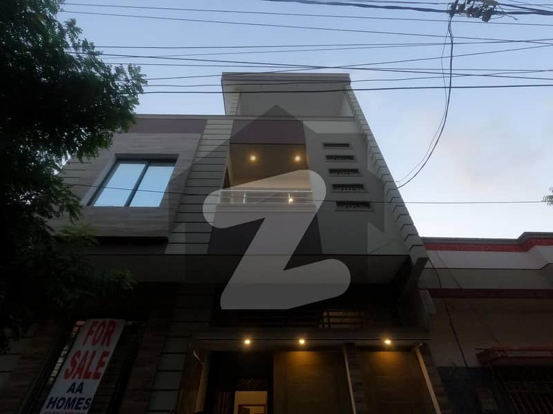 سعدی ٹاؤن - بلاک تین سعدی ٹاؤن,سکیم 33,کراچی میں 4 کمروں کا 5 مرلہ مکان 2.3 کروڑ میں برائے فروخت۔