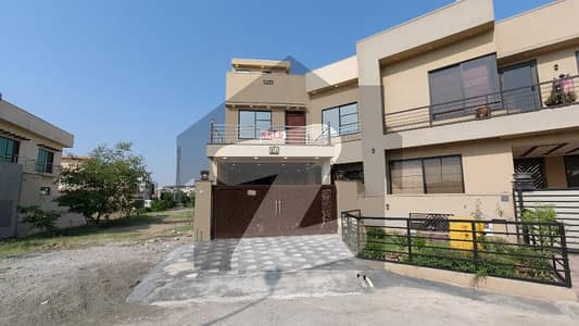 Prime Location House Sized 11 Marla Is Available For sale In Bahria Town Phase 8