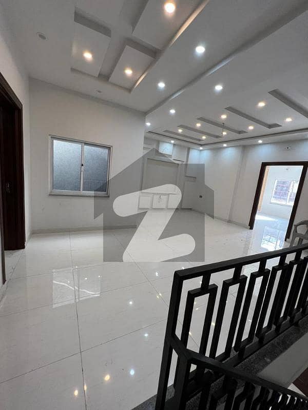 سرفراز کالونی پیپلز کالونی نمبر 2,فیصل آباد میں 4 کمروں کا 5 مرلہ مکان 1.8 کروڑ میں برائے فروخت۔