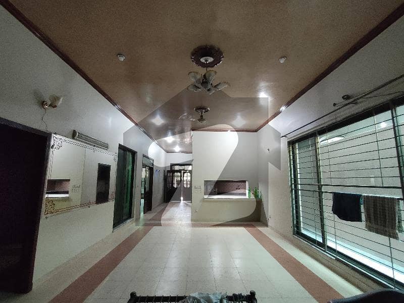 پی اے ایف آفیسرز کالونی کینٹ,لاہور میں 7 کمروں کا 12 مرلہ مکان 3.5 کروڑ میں برائے فروخت۔