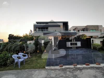1 KANAL SLIGHTLY USED BUNGALOW FOR SALE IN DHA PHASE 5 NEAR TO PARK. .