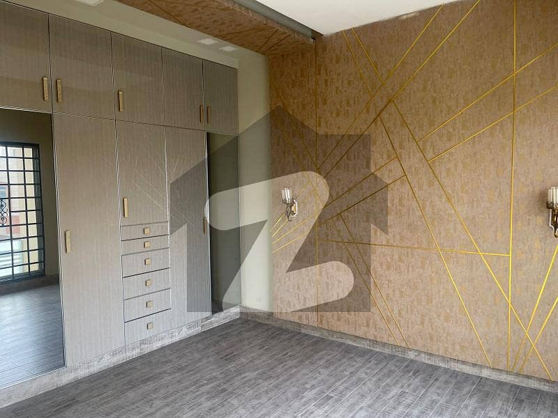 ایل ڈی اے ایوینیو لاہور میں 3 کمروں کا 1 کنال مکان 2.45 کروڑ میں برائے فروخت۔