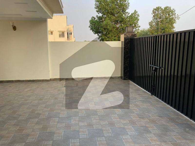 10 Marla House Avaialable For Rent in Bahria Town Lahore
