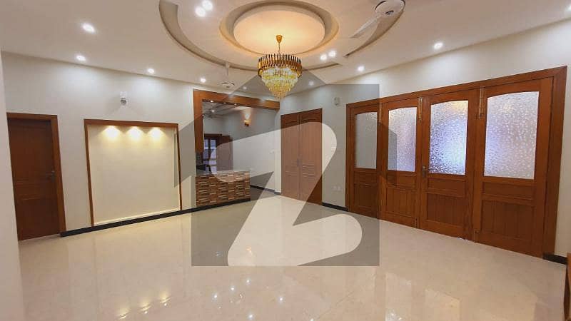 میڈیا ٹاؤن ۔ بلاک اے میڈیا ٹاؤن,راولپنڈی میں 7 کمروں کا 12 مرلہ مکان 5.25 کروڑ میں برائے فروخت۔