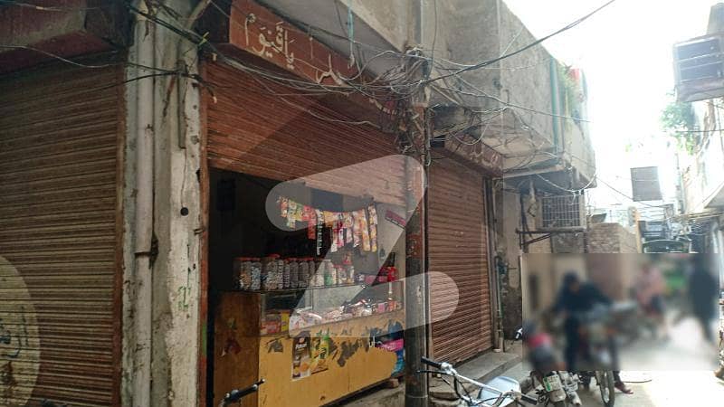 اچھرہ لاہور میں 10 کمروں کا 8 مرلہ عمارت 2.6 کروڑ میں برائے فروخت۔