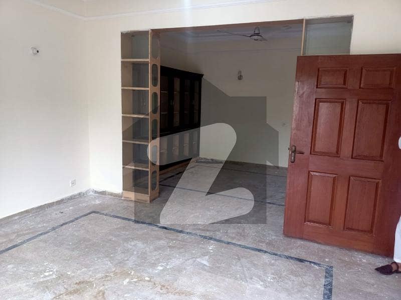 16 MARLA USED FULL HOUSE AVAILABLE FOR RENT IN VALENCIA TOWN LAHORE