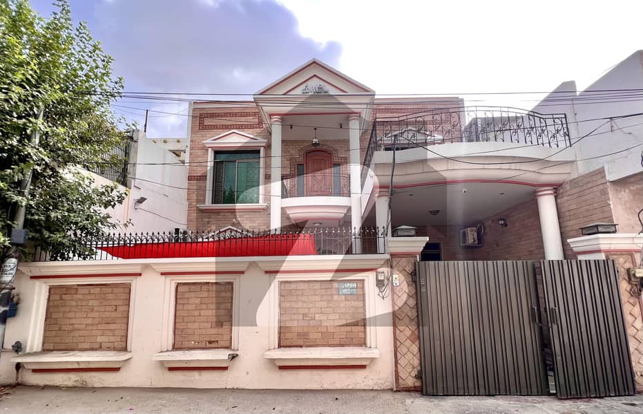 زبیر کالونی فیصل آباد میں 6 کمروں کا 8 مرلہ مکان 3.25 کروڑ میں برائے فروخت۔