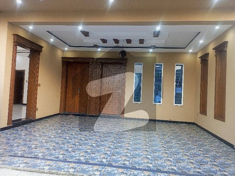 رِیور گارڈن اسلام آباد میں 7 کمروں کا 10 مرلہ مکان 4.4 کروڑ میں برائے فروخت۔