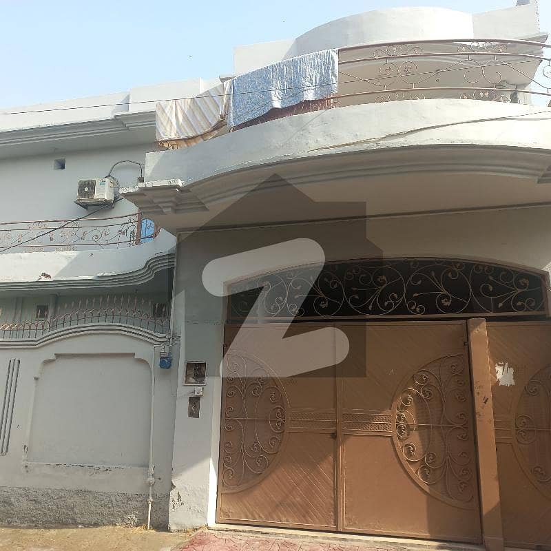 خان ویلیج ملتان میں 2 کمروں کا 10 مرلہ بالائی پورشن 25.0 ہزار میں کرایہ پر دستیاب ہے۔