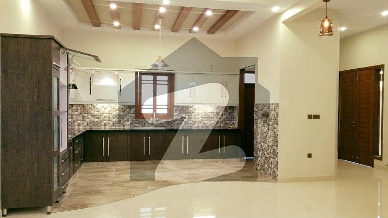 Semi-furnished 600 Yards Top Class Bungalow With 2 Kitchens In A Super Secure Locality Near Karsaz Suitable For International Delegates, Foreigners And Expatriates
