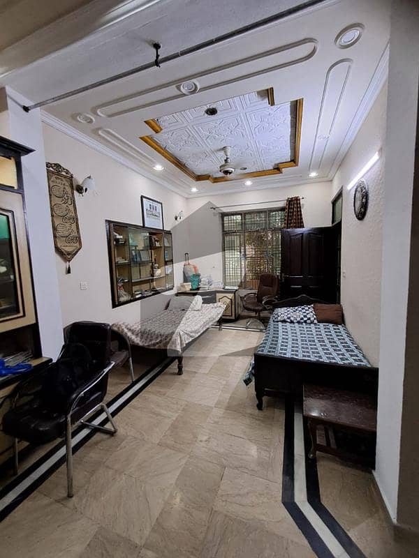 سبزہ زار سکیم ۔ بلاک کیو سبزہ زار سکیم,لاہور میں 6 کمروں کا 5 مرلہ مکان 2.4 کروڑ میں برائے فروخت۔