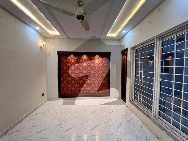 پارک ویو سٹی ۔ کرسٹل بلاک پارک ویو سٹی,لاہور میں 4 کمروں کا 5 مرلہ مکان 1.7 کروڑ میں برائے فروخت۔