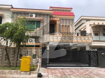 fully farnish 10 Marla house for rent in bahria town phase8