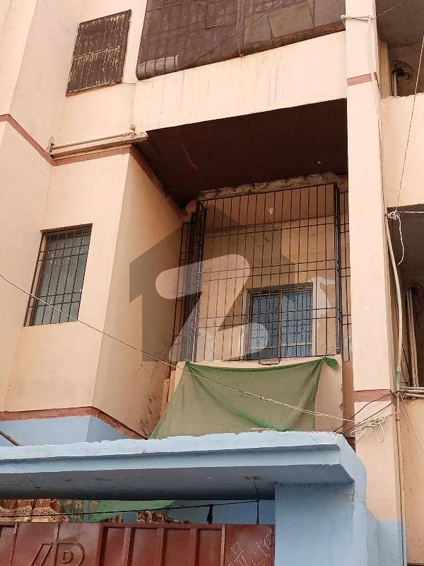 3 Rooms Lounge Flat Available For Sale.