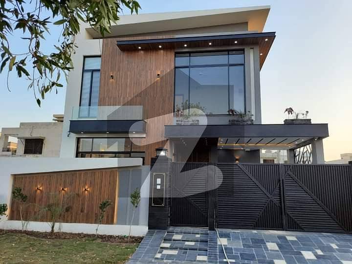 10 Marla Elegant & Beautiful Modern House for Sale In Green City Lahore