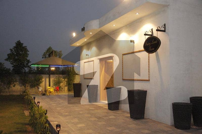 برکی روڈ کینٹ,لاہور میں 2 کمروں کا 4 کنال فارم ہاؤس 5.5 کروڑ میں برائے فروخت۔