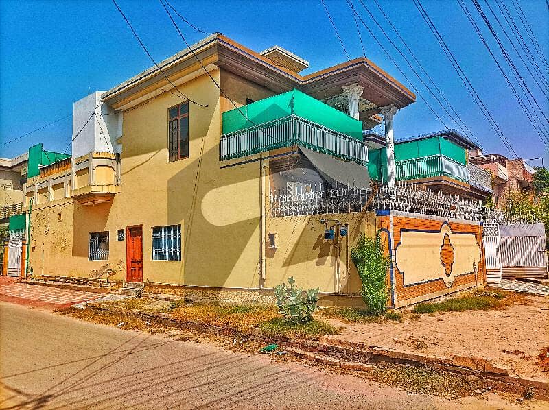 شاہ رُکنِِ عالم کالونی ۔ بلاک ڈی شاہ رُکنِ عالم کالونی,ملتان میں 5 کمروں کا 10 مرلہ مکان 4.0 کروڑ میں برائے فروخت۔
