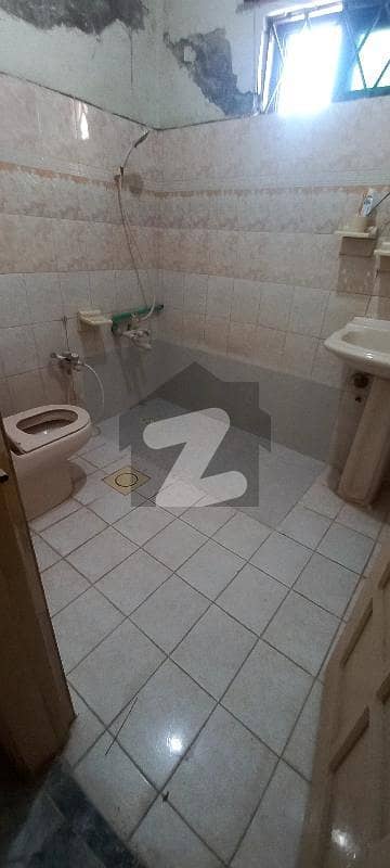 G11 Beautiful location Upper portion 3bed Marble floor size 40x80 for rent