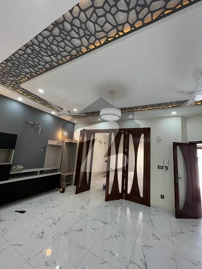 بحریہ آرچرڈ لاہور میں 4 کمروں کا 10 مرلہ مکان 1.1 لاکھ میں کرایہ پر دستیاب ہے۔