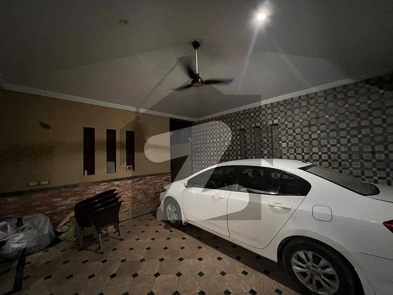 One Kanal Double Storey House Available In Uet Society Near By College Road