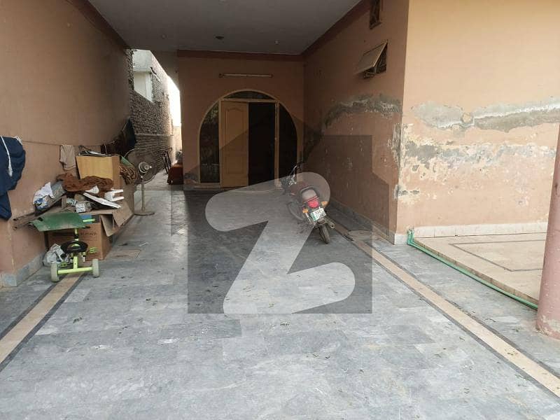 1 Kanal House Available For Sale At Good Location In Gas