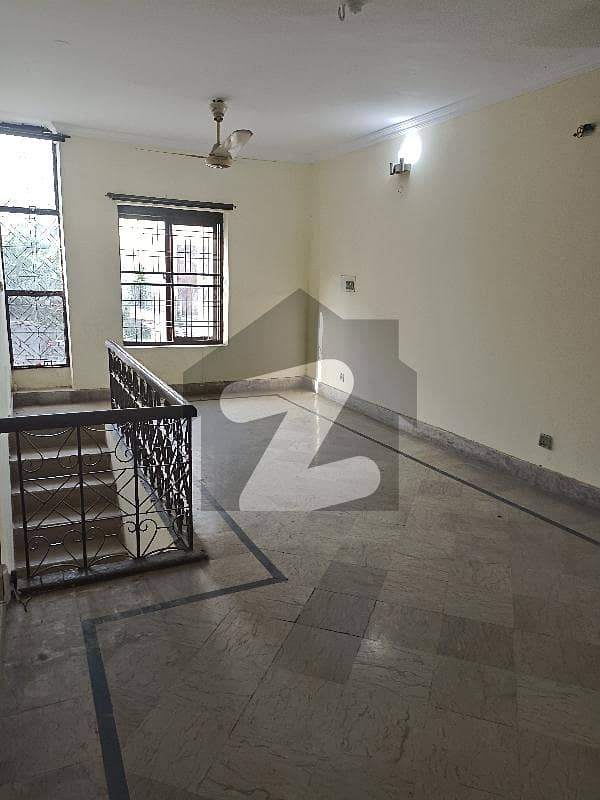 گارڈن ٹاؤن - طارق بلاک گارڈن ٹاؤن,لاہور میں 5 کمروں کا 5 مرلہ مکان 1.98 کروڑ میں برائے فروخت۔