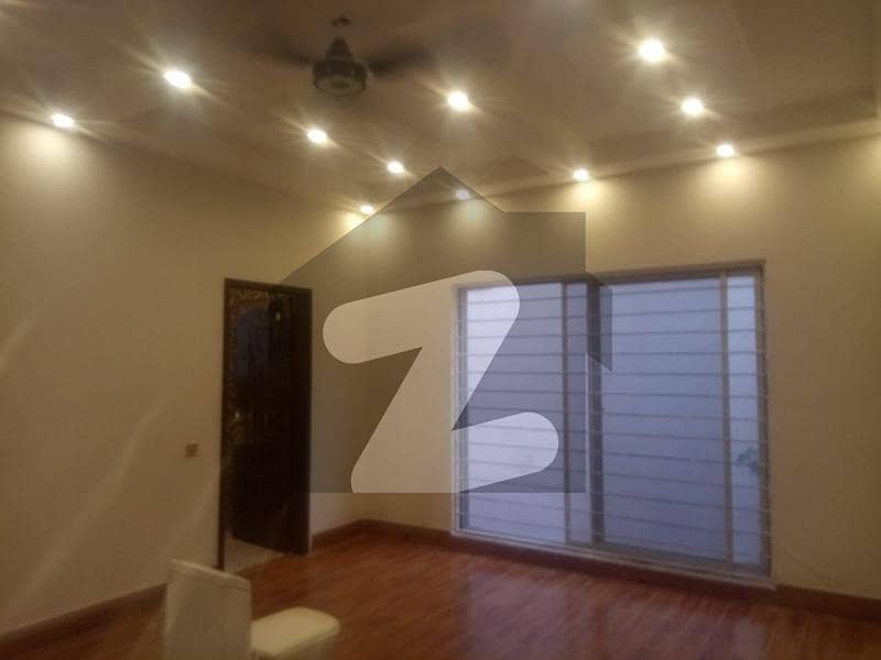 10Marla beautiful upper portion available for rent in Model Town Link Road