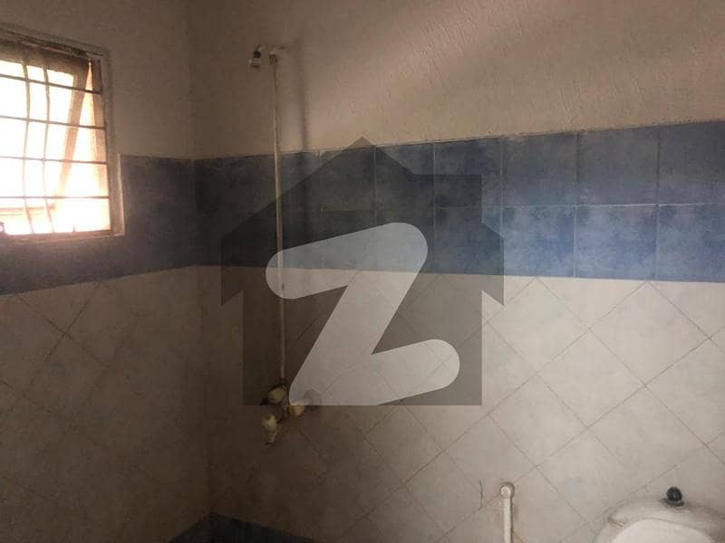 19 R1 Room Size12x12 For Rent in Johar Town Only Job Holder Male